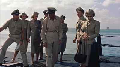 - Oh boy!
- Give him a hand. - Operation Petticoat