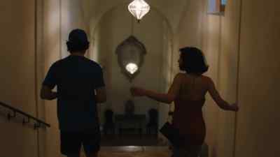 - Oh. Buongiorno.
- Sorry? - The White Lotus