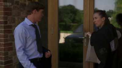 Oh, can I pop back in?
Come on, we need to go. - Chloe
