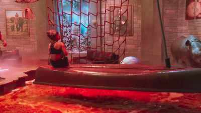 Oh! Christina falls down
to the poop deck. - Floor Is Lava