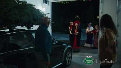 ♪ Oh, Christmas tree,
oh, Christmas tree ♪ - Christmas at the Golden Dragon