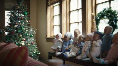 ♪ Oh, Christmas tree, oh, Christmas tree ♪ - A Family Man
