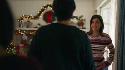 Oh, come in here.
Good to see you. - Christmas on Cherry Lane