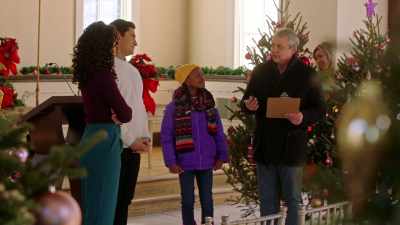 - Oh, come on, I'll be fine, - Planes, Trains, and Christmas Trees