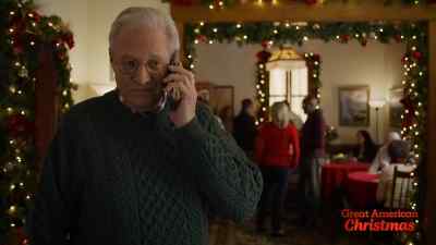 Oh, and Cyrus says he thinks
the northern lights - Christmas Under the Northern Lights