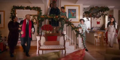 - Oh!
- Dad! You're here. - Christmas with a Kiss