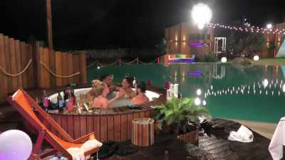 ‐Oh, Dan.
‐If you think you
like that girl, - Love Island