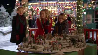 - Oh, dani, it's spectacular. - Toying with the Holidays