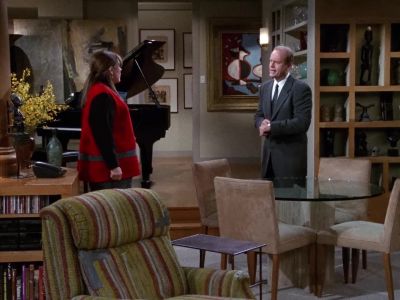 Oh, Daphne, listen,
my date'll be here any second - Frasier