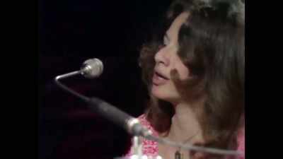 >> ♪ OH, DARLING, WHEN YOU'RE - 2021 Rock & Roll Hall of Fame Induction Ceremony