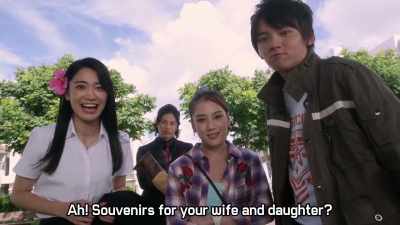 Oh, did you get souvenirs
for your wife and daughter? - Ultraman Geed the Movie: Connect! The Wishes!!