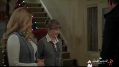 Oh. Did you see the beautiful
scarf that Candace made? - Entertaining Christmas