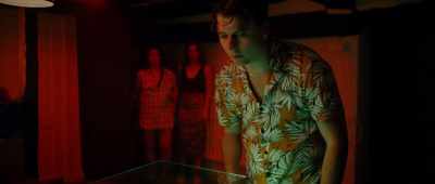 - Oh, don't be a pansy,
there's no one down here. - Alien Invasion