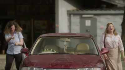 Oh, don't be silly.
(CAR UNLOCKS) - Wakefield