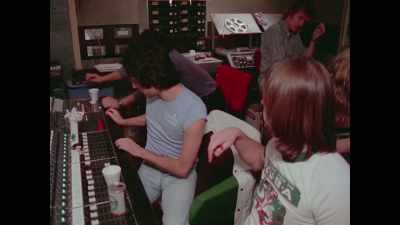 # Oh, don't expect me - Queen: Rock the World