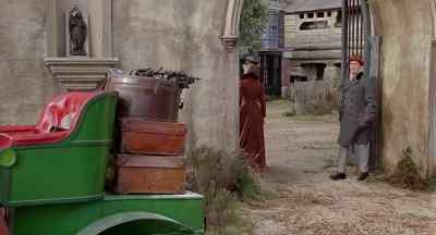 Oh, don't leave it there. - The Kiss of the Vampire