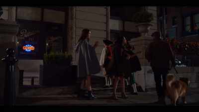 Oh, excuse me. Do you know
where Carp and Clam is? - The Sleepover
