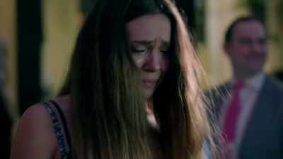 - Oh, your girlfriend?
- Yeah, my girlfriend, Riley. - Clique