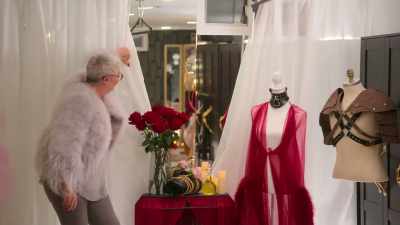 -Oh my God!
-[Brody laughs] - How To Build a Sex Room