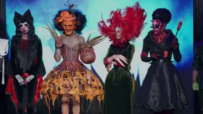 - Oh my God!
[cast clapping] - The Boulet Brothers' Dragula: Titans