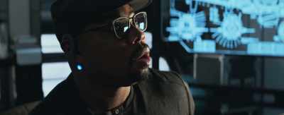 Oh, my God. DJ, Mac.
There's something down here. - The Meg