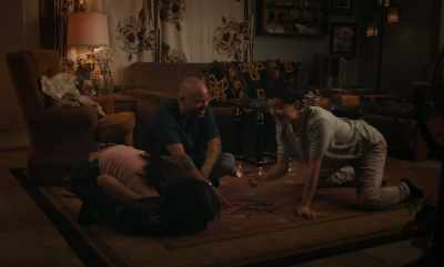 - Oh, my God!
- [Eva squeals] - In the Summers