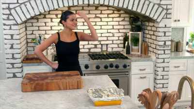- Oh, my God, you guys. [laughs] - Selena + Chef