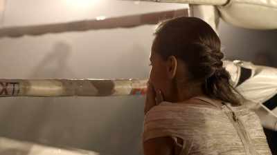 Oh, my God. He's still down.
Sutherland is still down. - Hard Target 2
