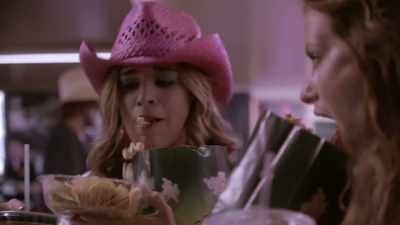 - Oh my God, I need popcorn, I need popcorn. - Barbie & Kendra Crash Joe Bob's Drive-In Jamboree!