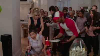 -Oh, my God! I'm so sorry!
-Oh, it's hot! It's hot! - Insatiable