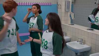 Oh my God, this is dope.
This is trippy. There's a mirror! - Squid Game: The Challenge