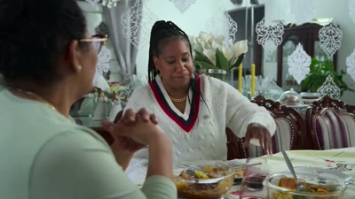 Oh, my God, this is so good.
[Elena chuckles] - Searching for Soul Food