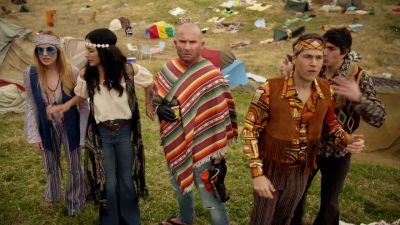 - Oh my God!
Is it-- - DC's Legends of Tomorrow