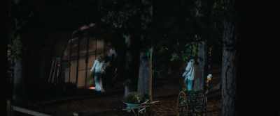 Oh my God.
Is the headmaster going to the greenhouse? - Do Revenge
