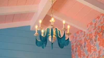Oh, my God, it's beautiful. - Trixie Motel