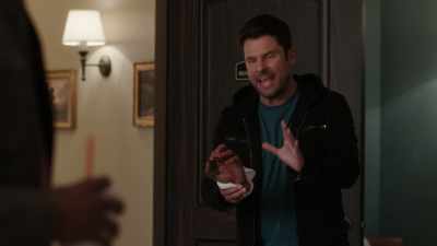 Oh, my God!
It's... it's a human hand. - Psych 2: Lassie Come Home