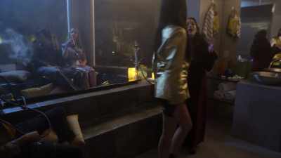 Oh, my God!
Madison is terrified of magic. - Dollface