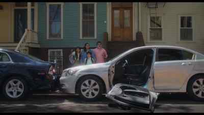 - Oh, my God, no, I got it!
- I drive this! - Kinda Pregnant