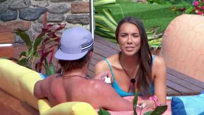 >> OH, GOD. - Love Island