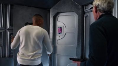 - Oh my god.
- Secret hatch. - DC's Legends of Tomorrow