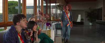 - Oh, my God, she's so dumb.
- Her bikini. - Sissy