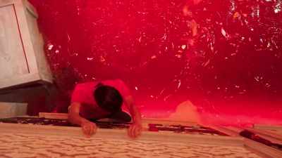 Oh, my God.
That has more than two legs. - Floor Is Lava