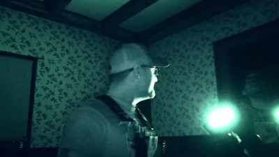 -Oh, my God.
-That's fucking weird. - The Harrisville Haunting: The Real Conjuring House