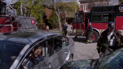 - Oh, my God.
- They... they hit him! - Chicago Fire