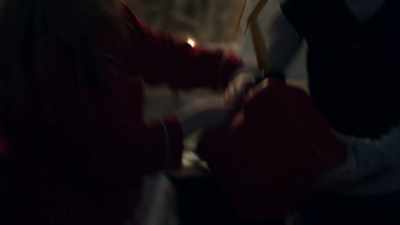 ‐ Oh, my God, what are you doing?
Izzy, give me that. - Little Fires Everywhere