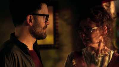 -Oh, my God.
- What happened? - Marvel's Runaways