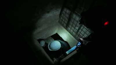 Oh, my God, what if something's down
here and we have to get up quick? - Spooked Scotland