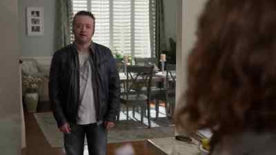 Oh, my God! What the fuck?
What are you doing? - Santa Clarita Diet