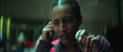 -Oh, my God!
-What? What's she saying? - Mrs. Davis