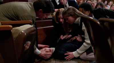 - Oh, my God, what's--
- Daisy. Daisy. - I Love You, I Love You Not